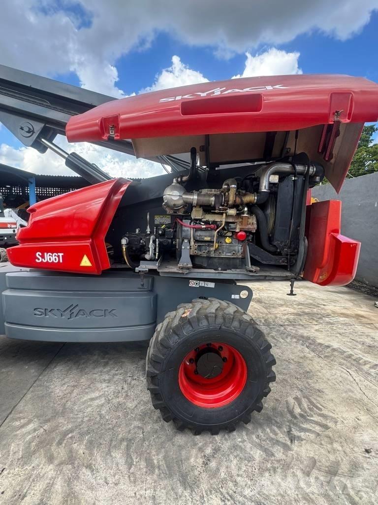 SkyJack SJ 66 T Articulated boom lifts