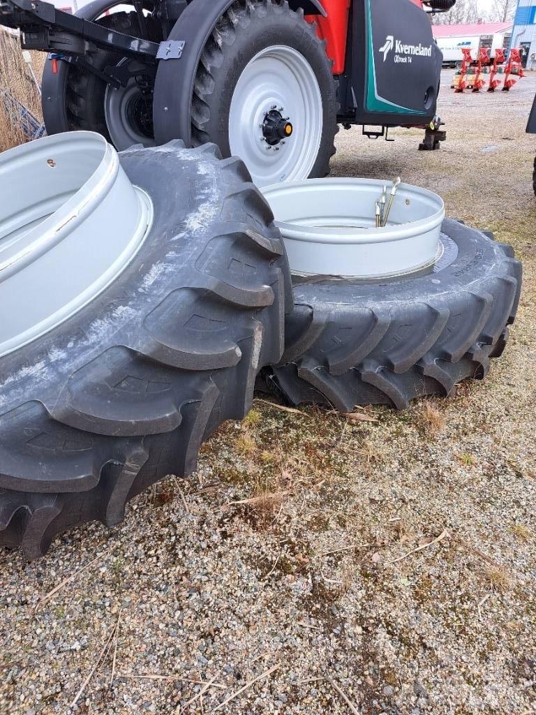  Paripyörät 520/85R42 Tires, wheels and rims
