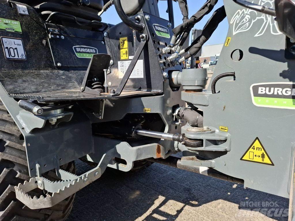 GiANT G2500 Front Loaders