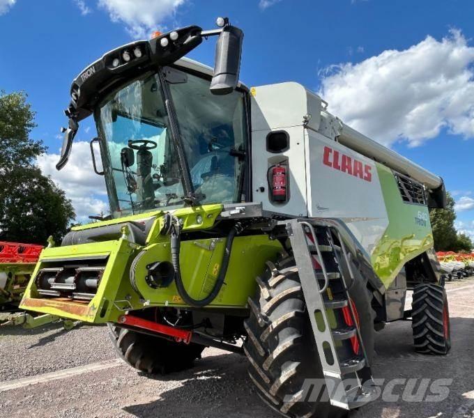 CLAAS TRION 640 Combine Harvesters