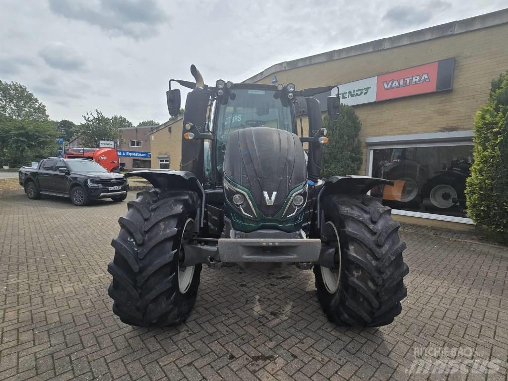 Valtra T 174 Tractors