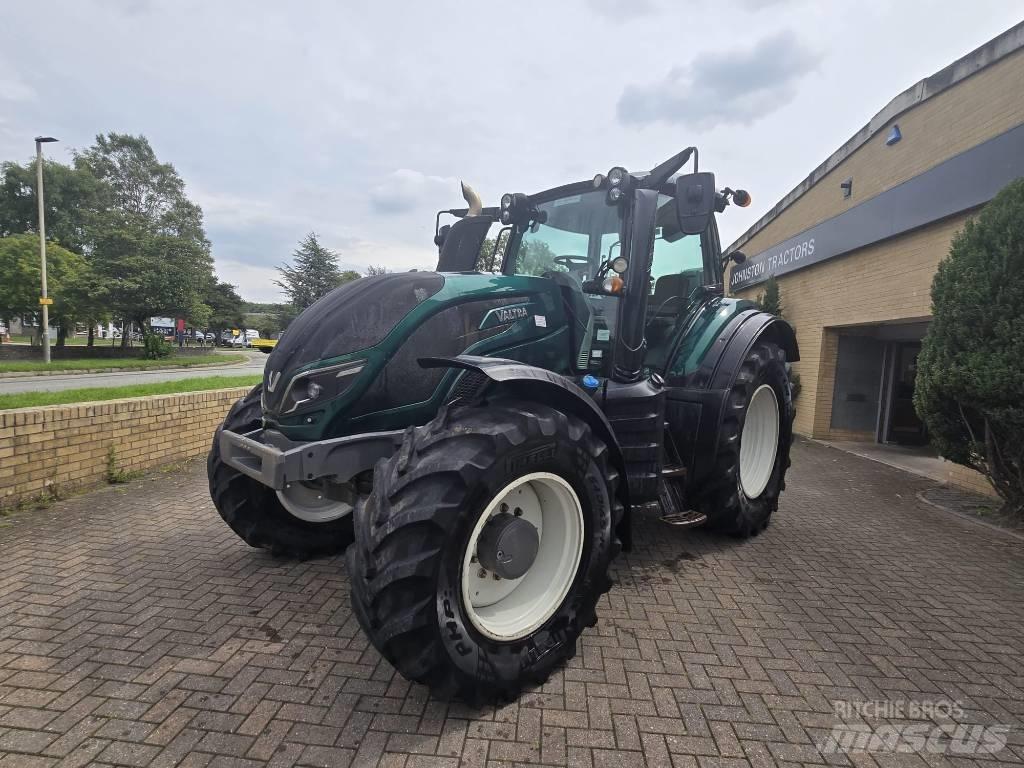 Valtra T 174 Tractors