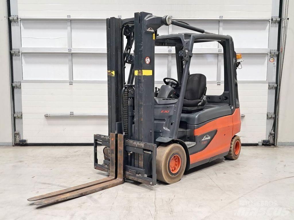 Linde E30L-01 Electric Forklifts