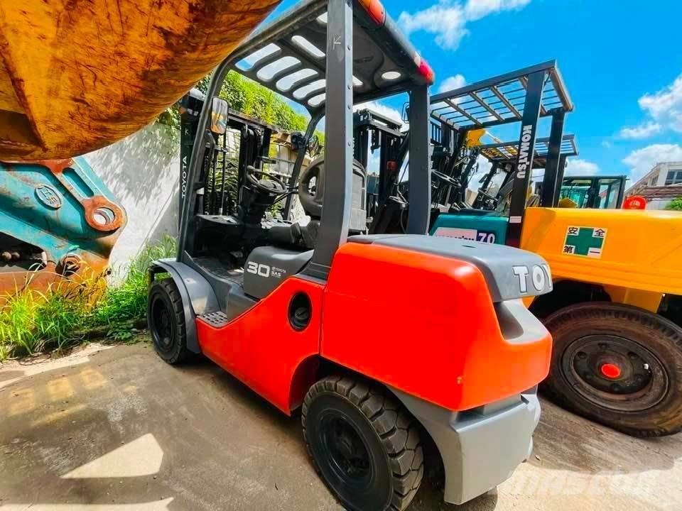 Toyota FB30-7 Electric Forklifts
