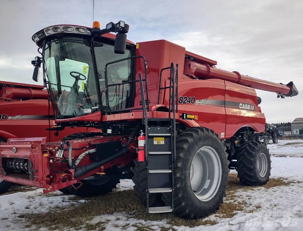 CASE 8240 Combine Harvesters
