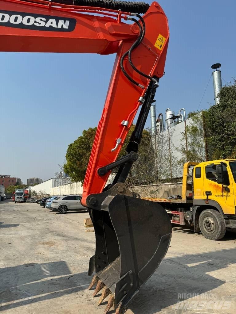 Doosan DX 225 LC Crawler Excavators