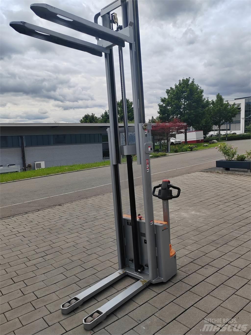 Still ECV10 Pedestrian stacker