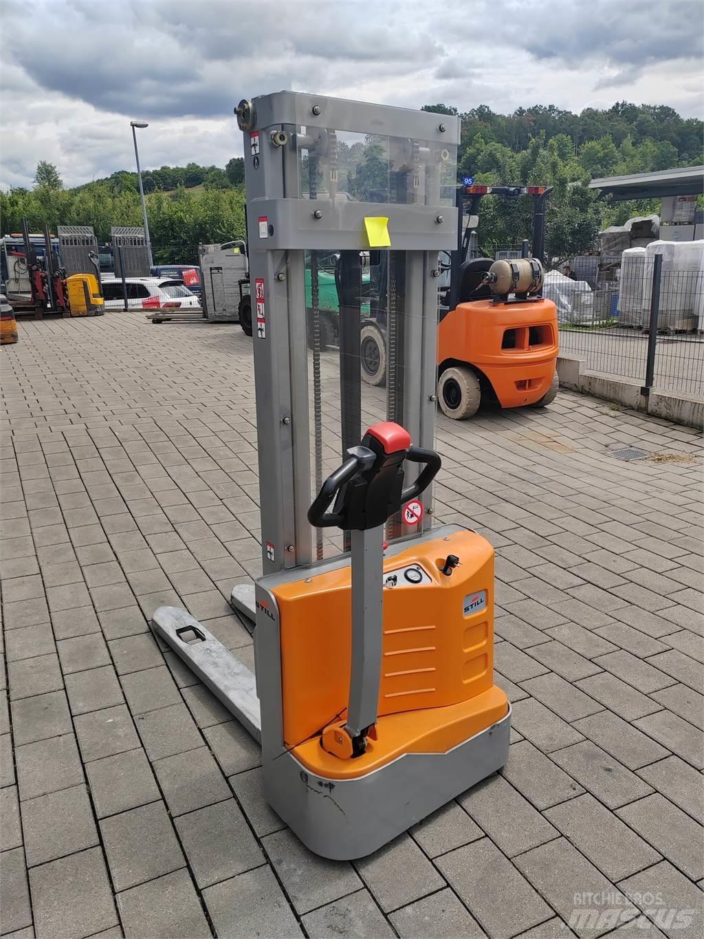 Still ECV10 Pedestrian stacker