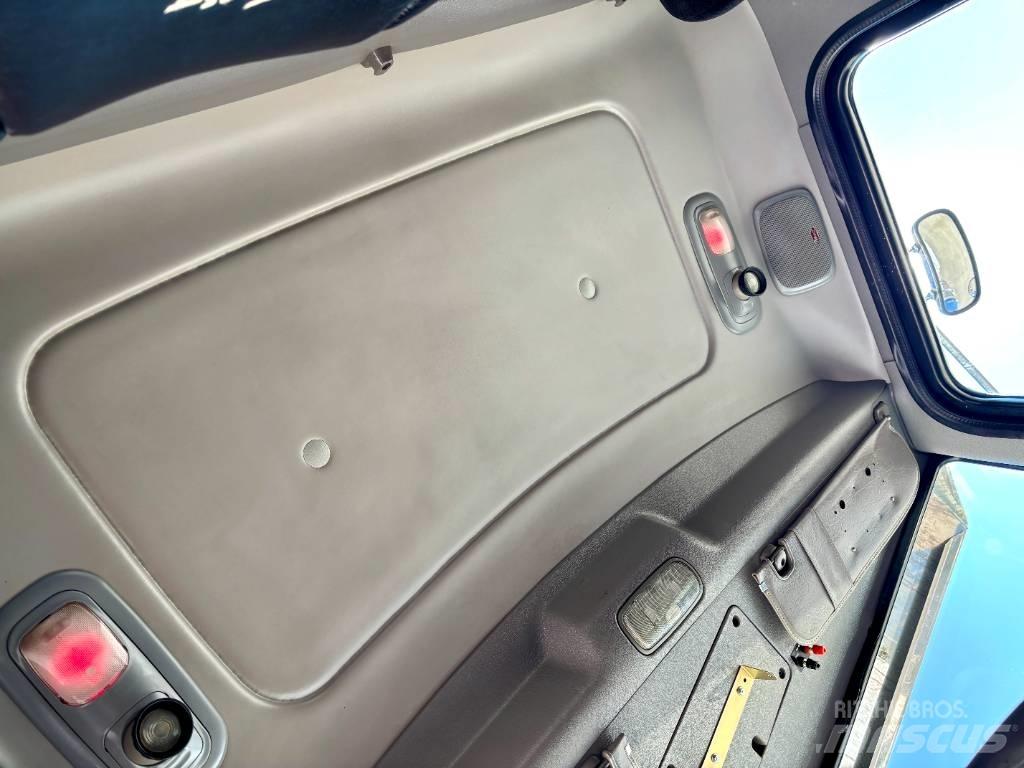 Peterbilt 388 Conventional Trucks / Tractor Trucks