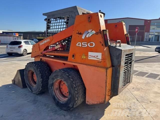 Daewoo 450P Skid Steer Loaders