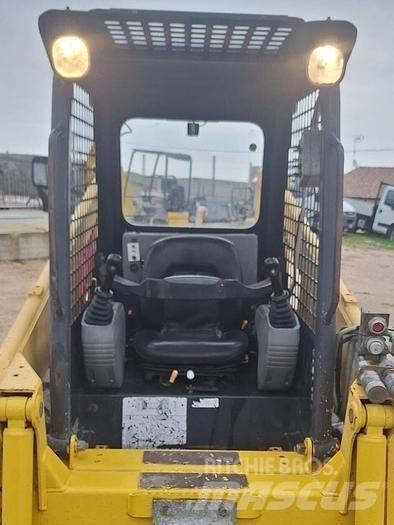 Komatsu SK815 Mini Loader
