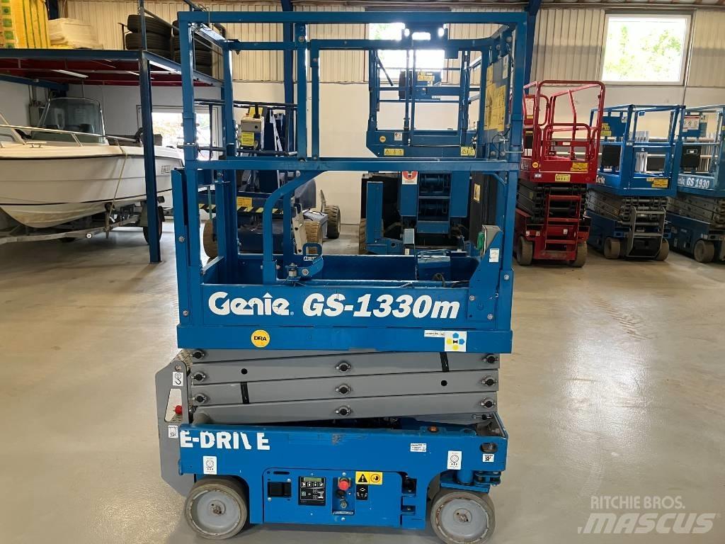 Genie GS 1330 Scissor Lifts