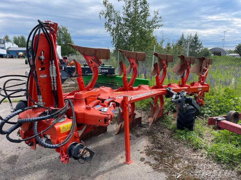 Kuhn Vari-Master 123 Reversible ploughs