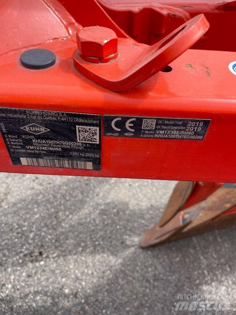 Kuhn Vari-Master 123 Reversible ploughs