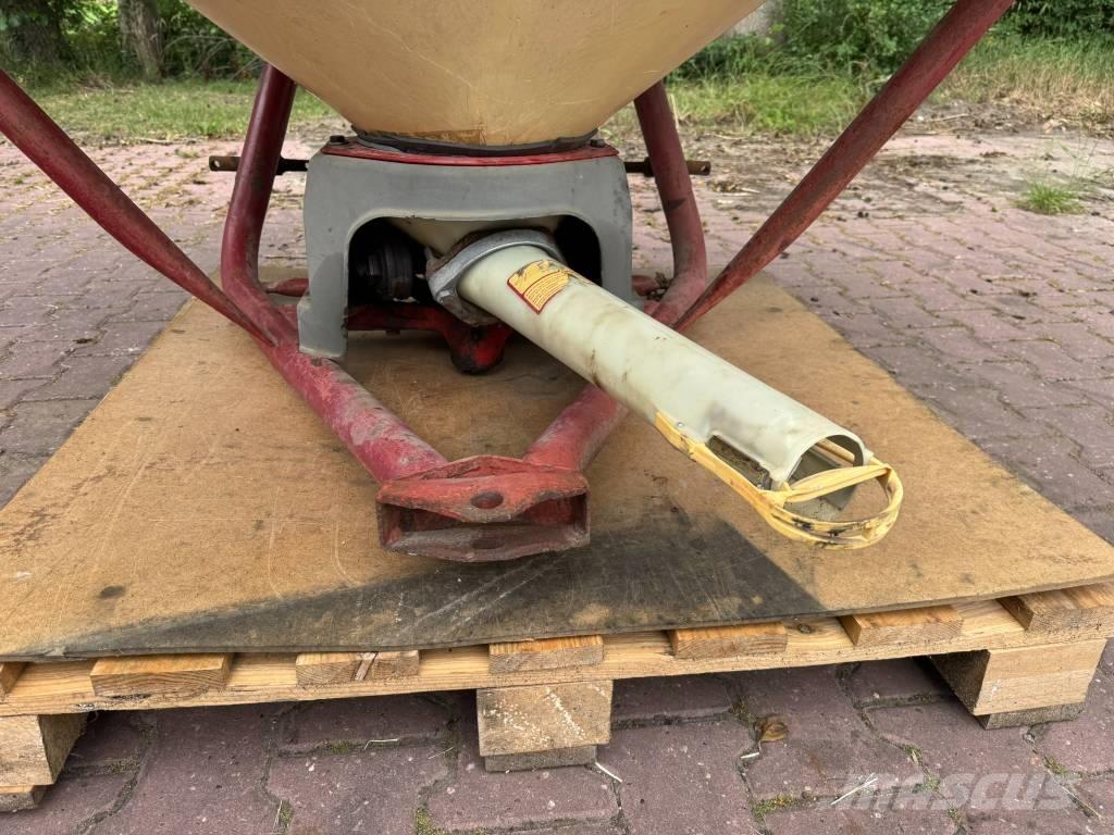 Vicon pendelstrooier Mineral spreaders
