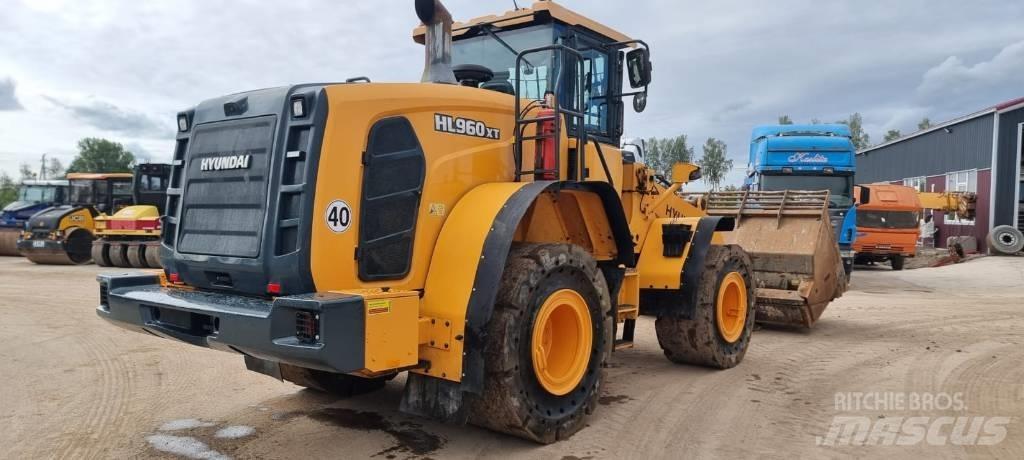 Hyundai HL 960 Wheel Loaders