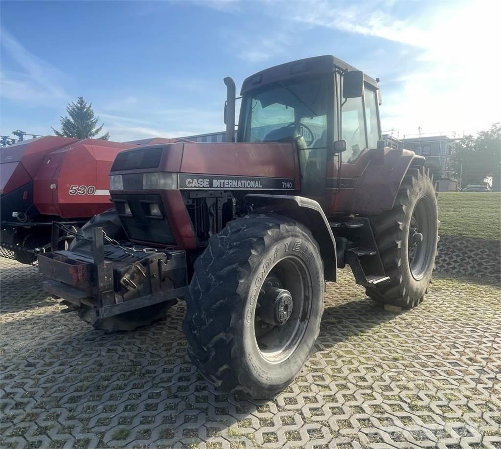 Case IH 7140 Tractors