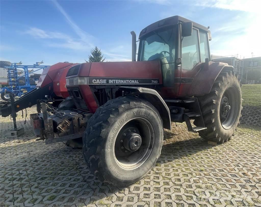 Case IH 7140 Tractors