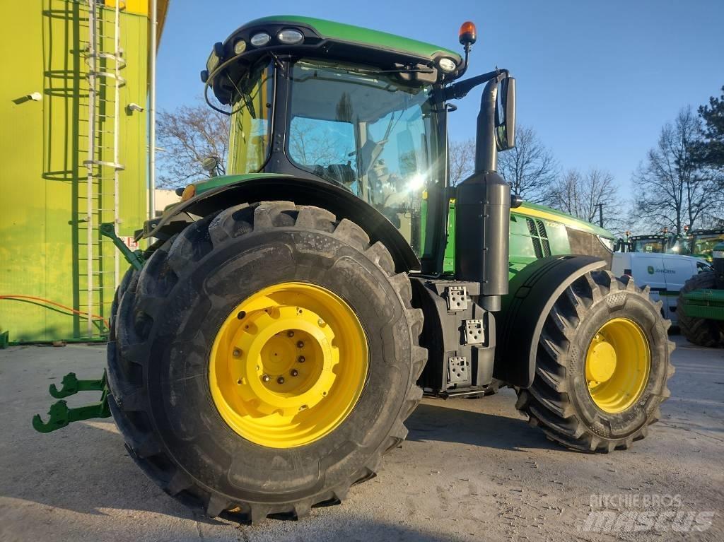 John Deere 7270 R Tractors