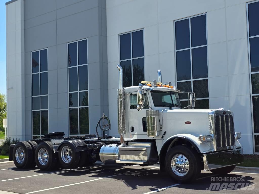 Peterbilt 389 Conventional Trucks / Tractor Trucks
