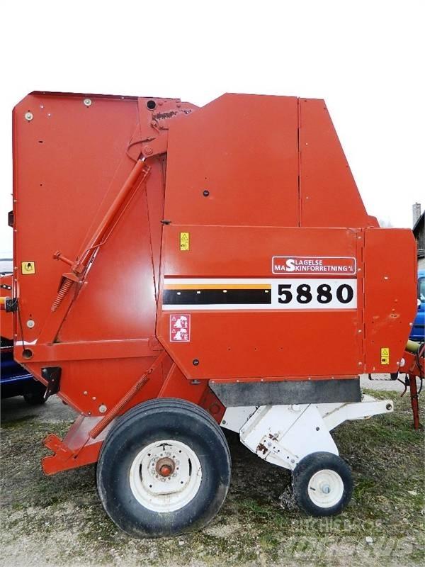 New Holland 5880 Round Balers