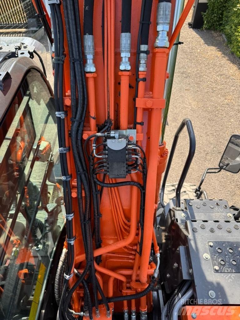 Hitachi Zaxis 140 W Wheeled Excavators