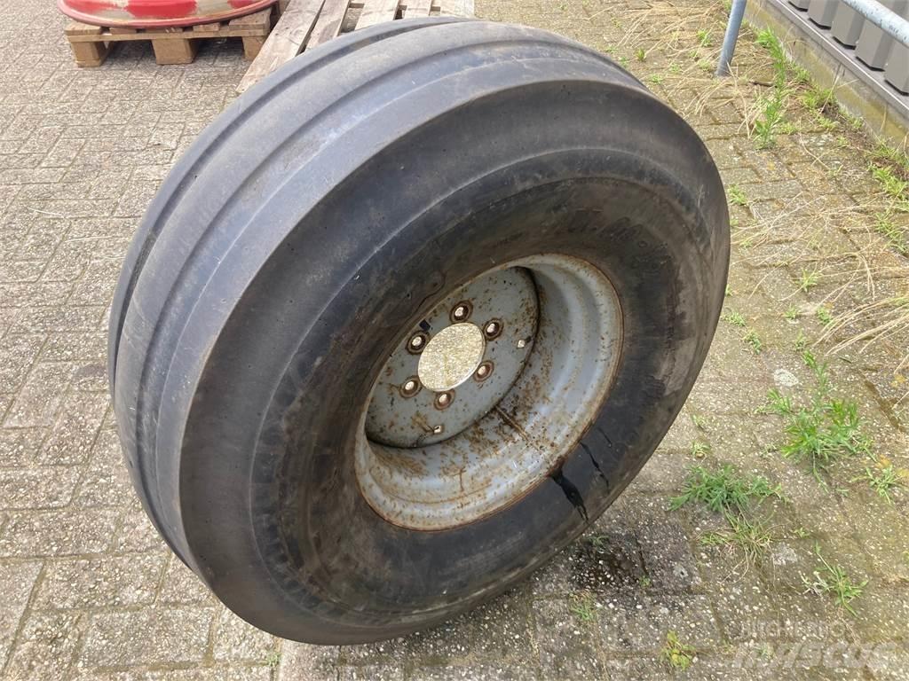 BKT 11.00-16 Tires, wheels and rims