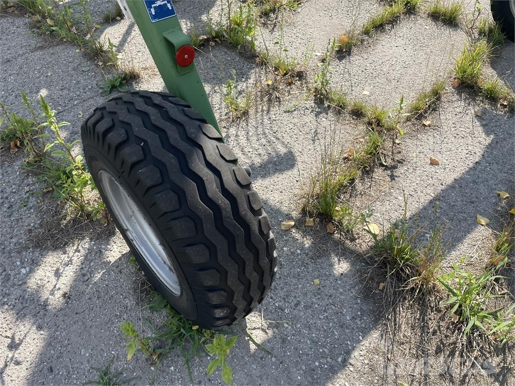 Krone Swadro 900 Rakes and tedders