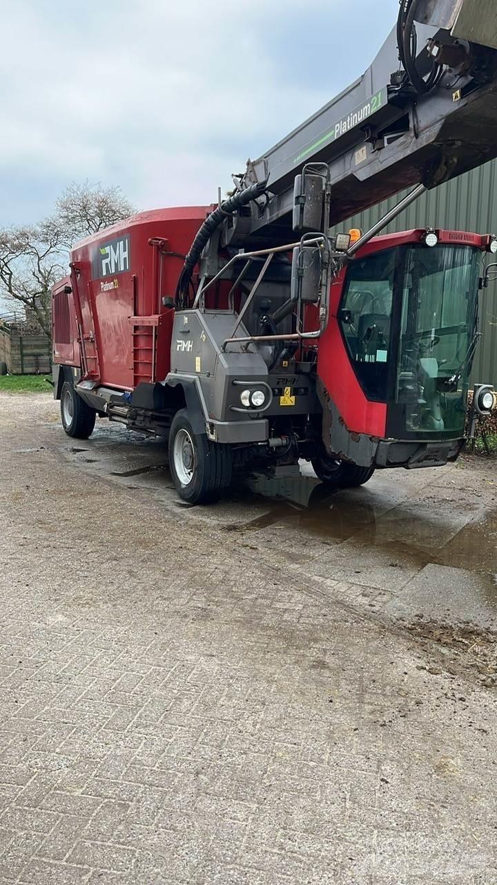 RMH Platinum 21 Mixer feeders