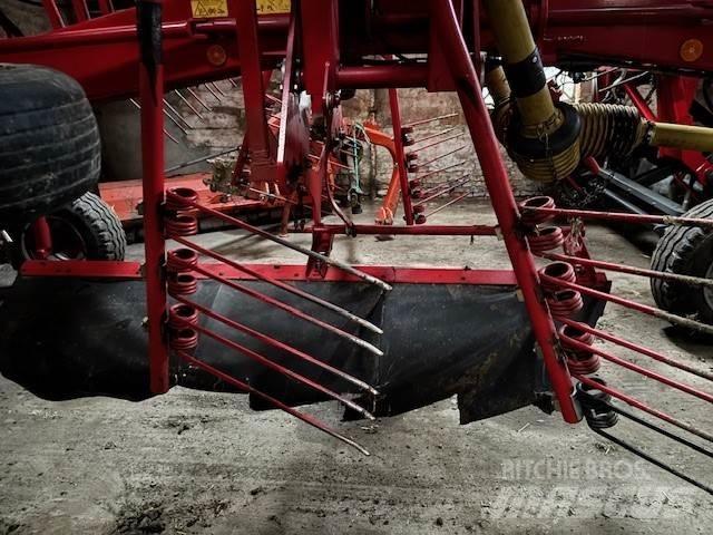 Stoll R+ 820 Rakes and tedders