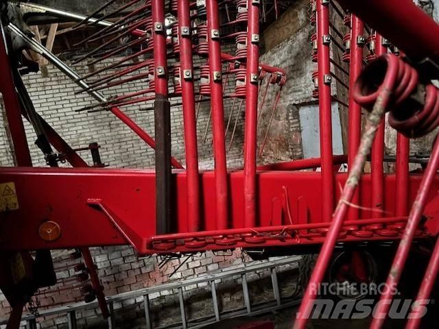 Stoll R+ 820 Rakes and tedders