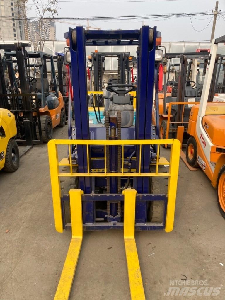 Komatsu FD25 Diesel Forklifts