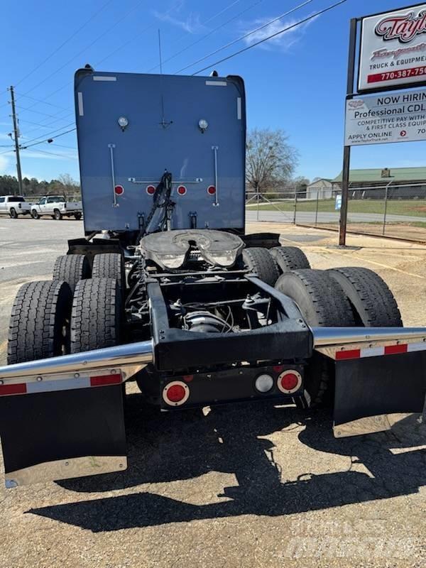 Peterbilt 389 Conventional Trucks / Tractor Trucks