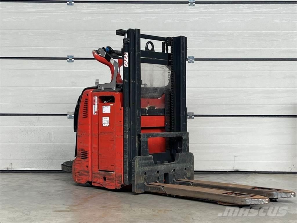 Linde D12 AP Pedestrian stacker