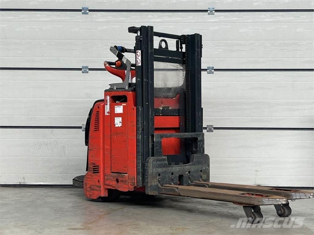 Linde D12 AP Pedestrian stacker
