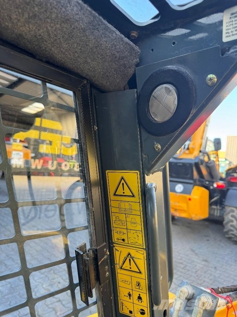 Gehl R105 Skid Steer Loaders