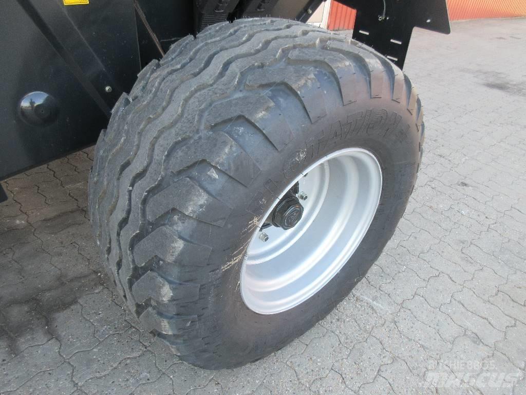 Case IH RB 465 Round Balers