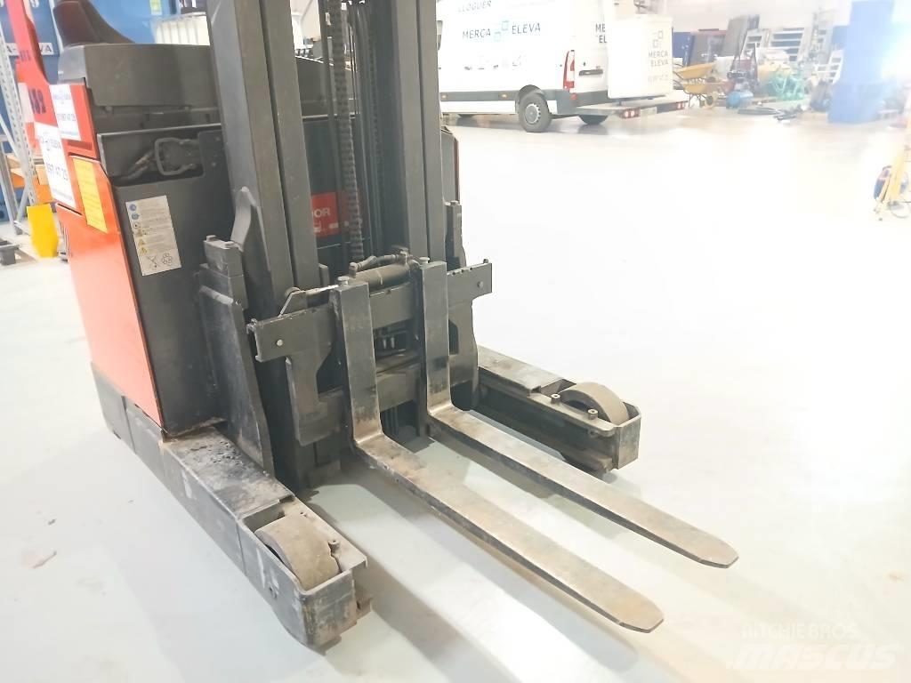 BT RR E 3 Reach trucks