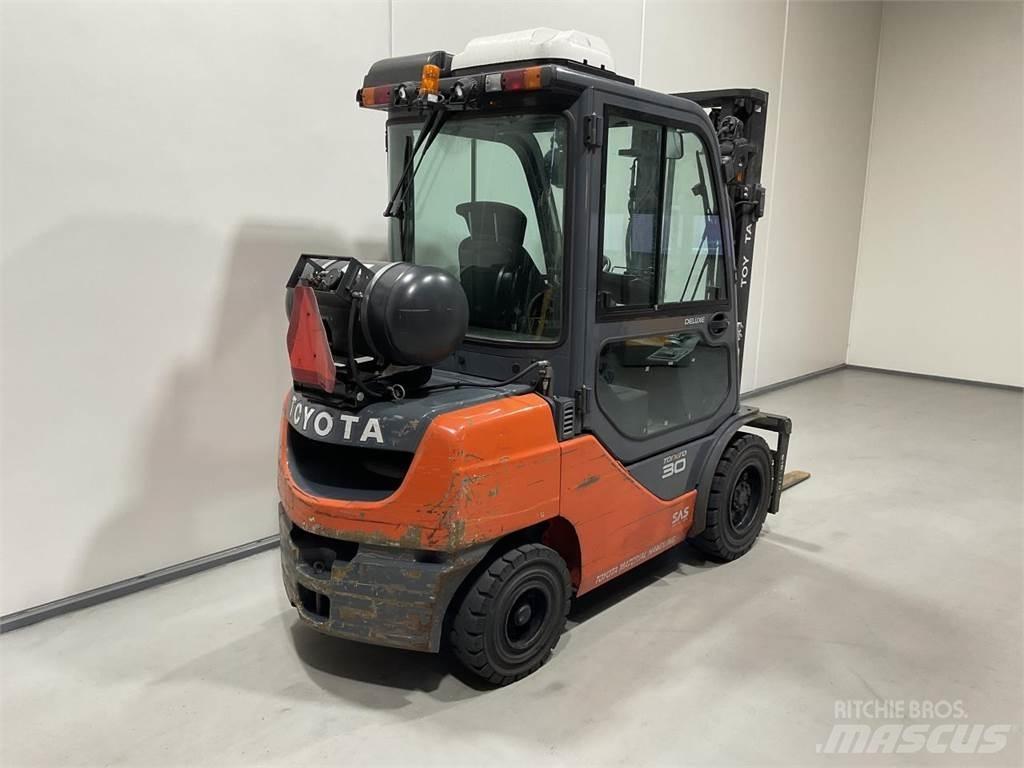 Toyota 02-8FGF30 LPG trucks