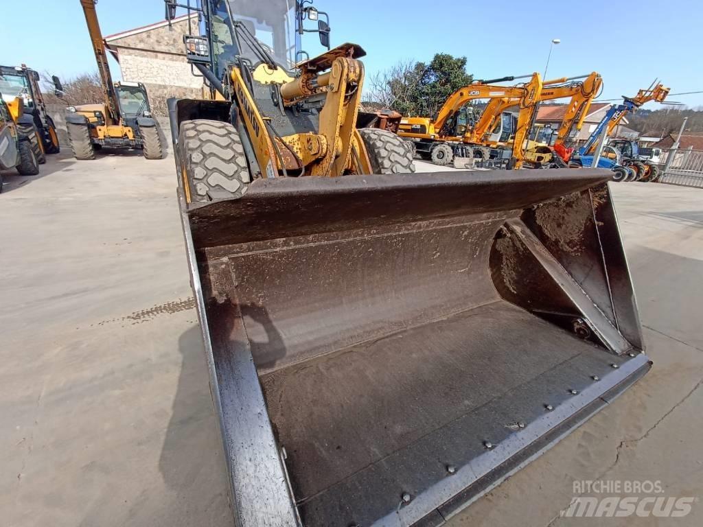 Komatsu WA270-7 Wheel Loaders