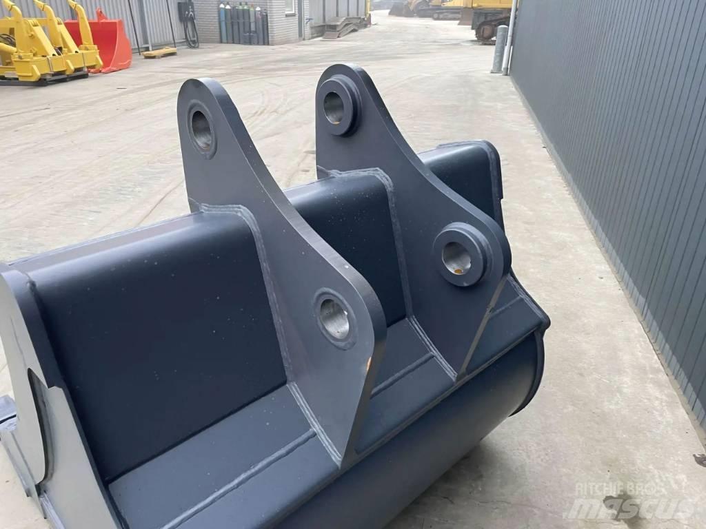 Komac PC290 Buckets