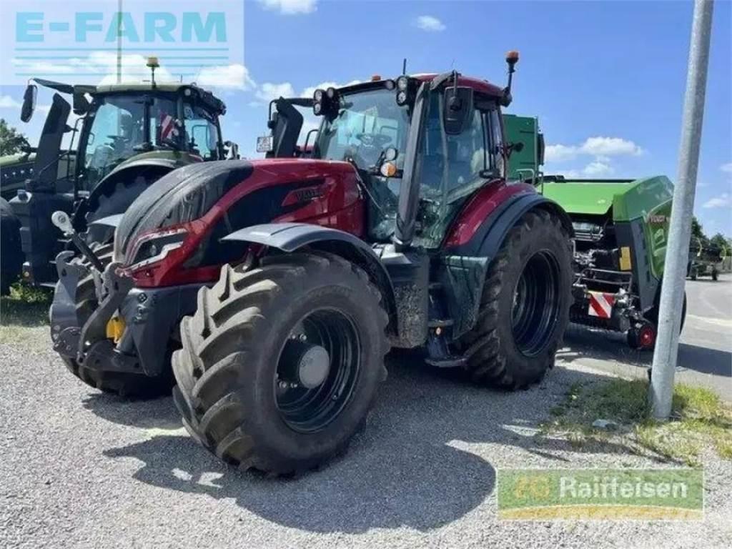 Valtra t 235 Tractors