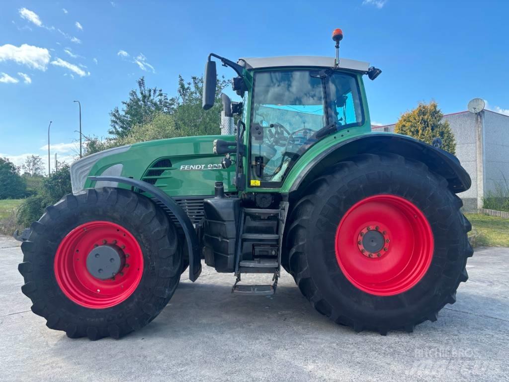 Fendt 933 Vario Tractors