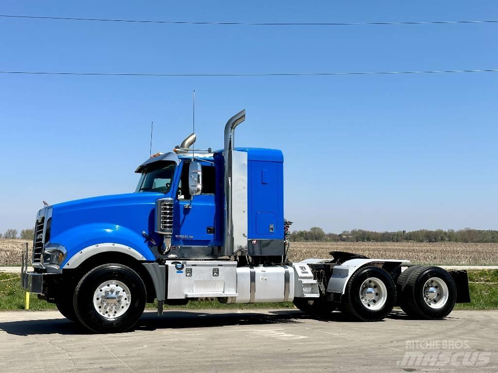Mack Titan TD 713 Conventional Trucks / Tractor Trucks