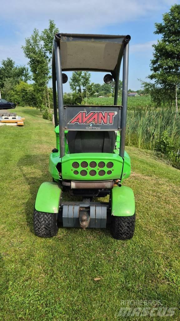 Avant 220 Multi purpose loaders