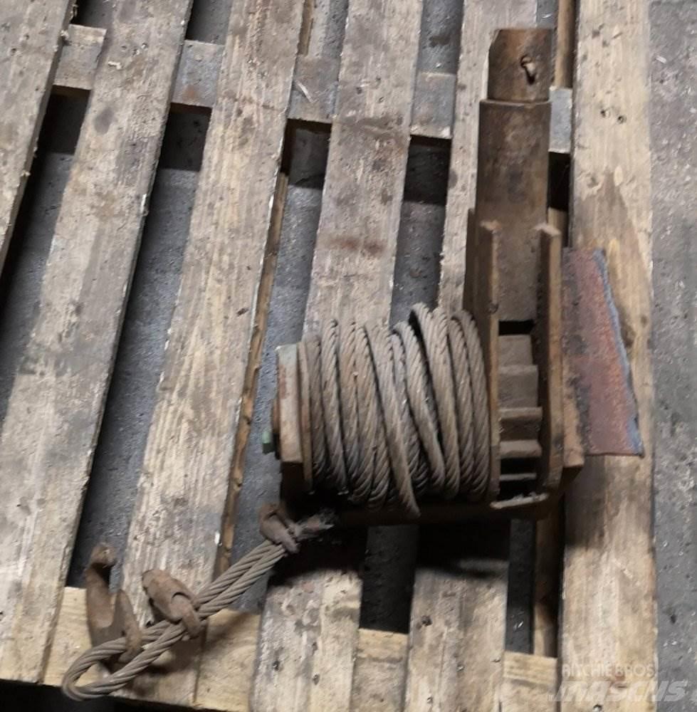  REZERVA DRŽÁK NAVIJÁK Other Components