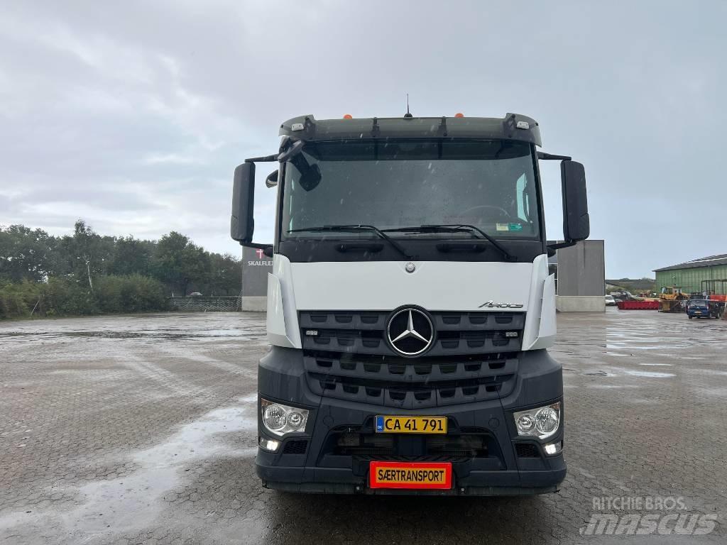Mercedes-Benz 4153 Boom / Crane / Bucket Trucks