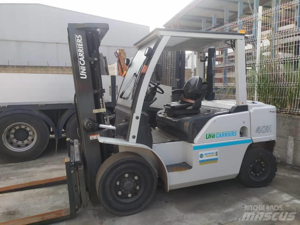 UniCarriers D1F4A40Q Side Loaders