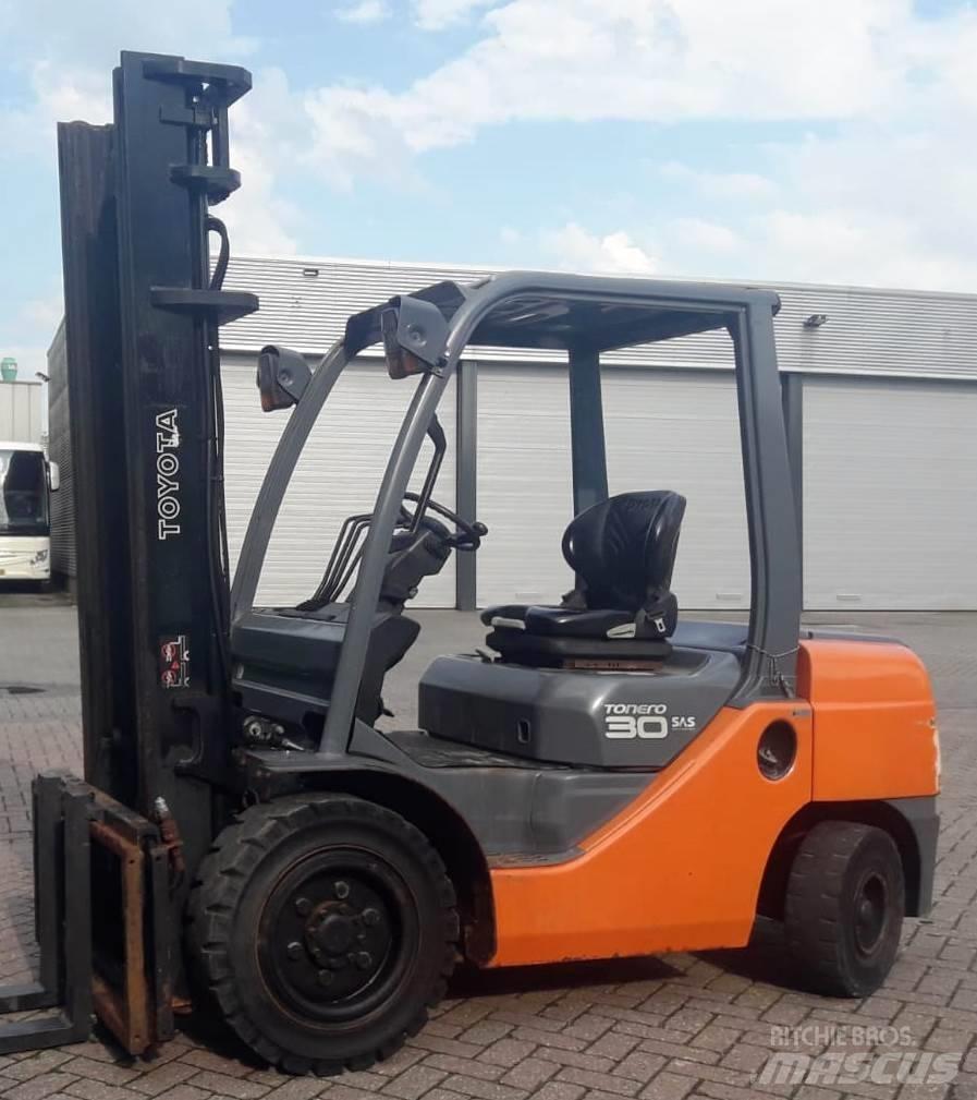Toyota 8 FD F 30 Diesel Forklifts