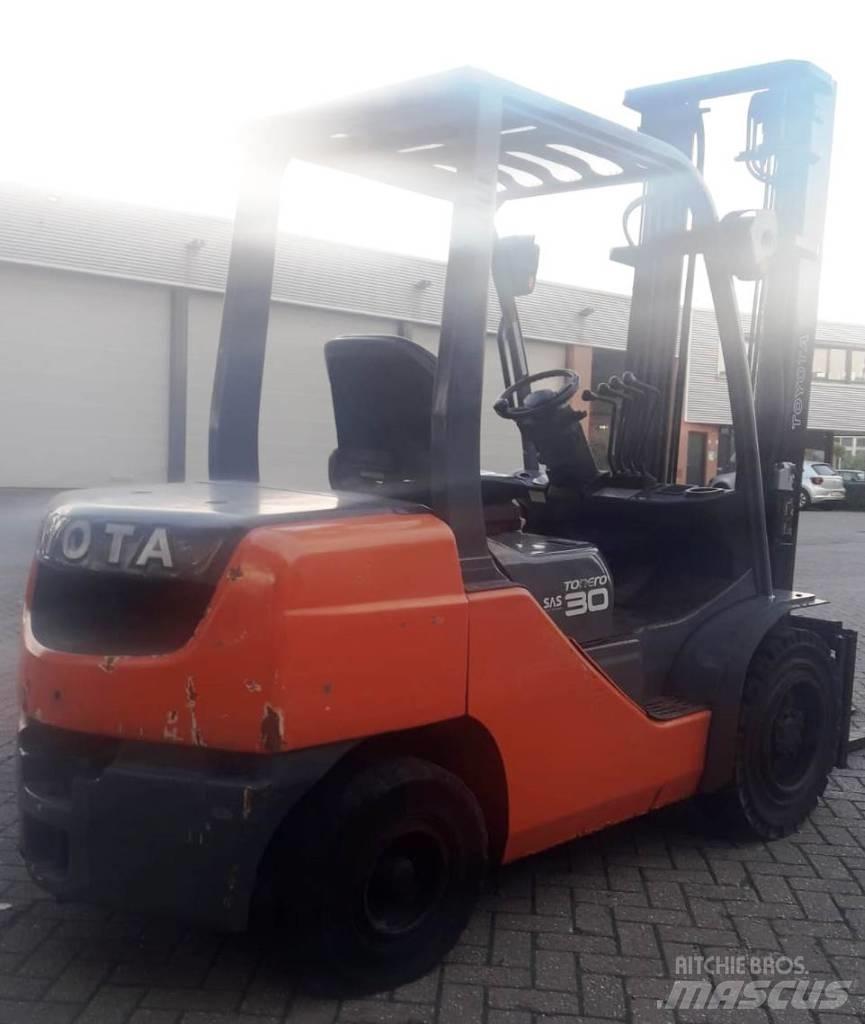 Toyota 8 FD F 30 Diesel Forklifts
